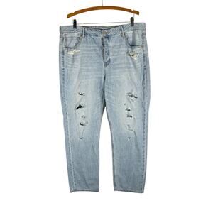 American Eagle “Tomgirl” Distressed Jeans Women’s Size 18 Regular Light Wash